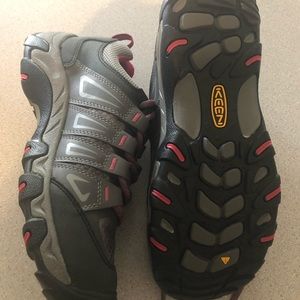 Keen Women’s Oakridge Waterproof Shoes